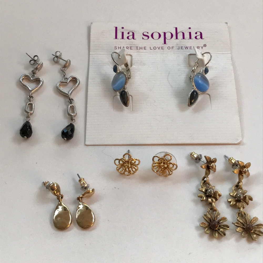 Assorted earrings